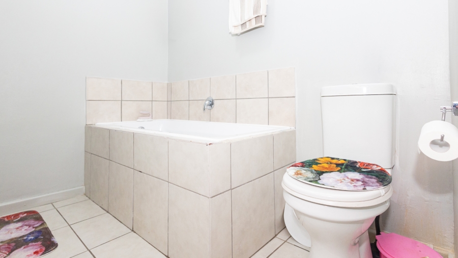 2 Bedroom Property for Sale in Schoongezicht Western Cape